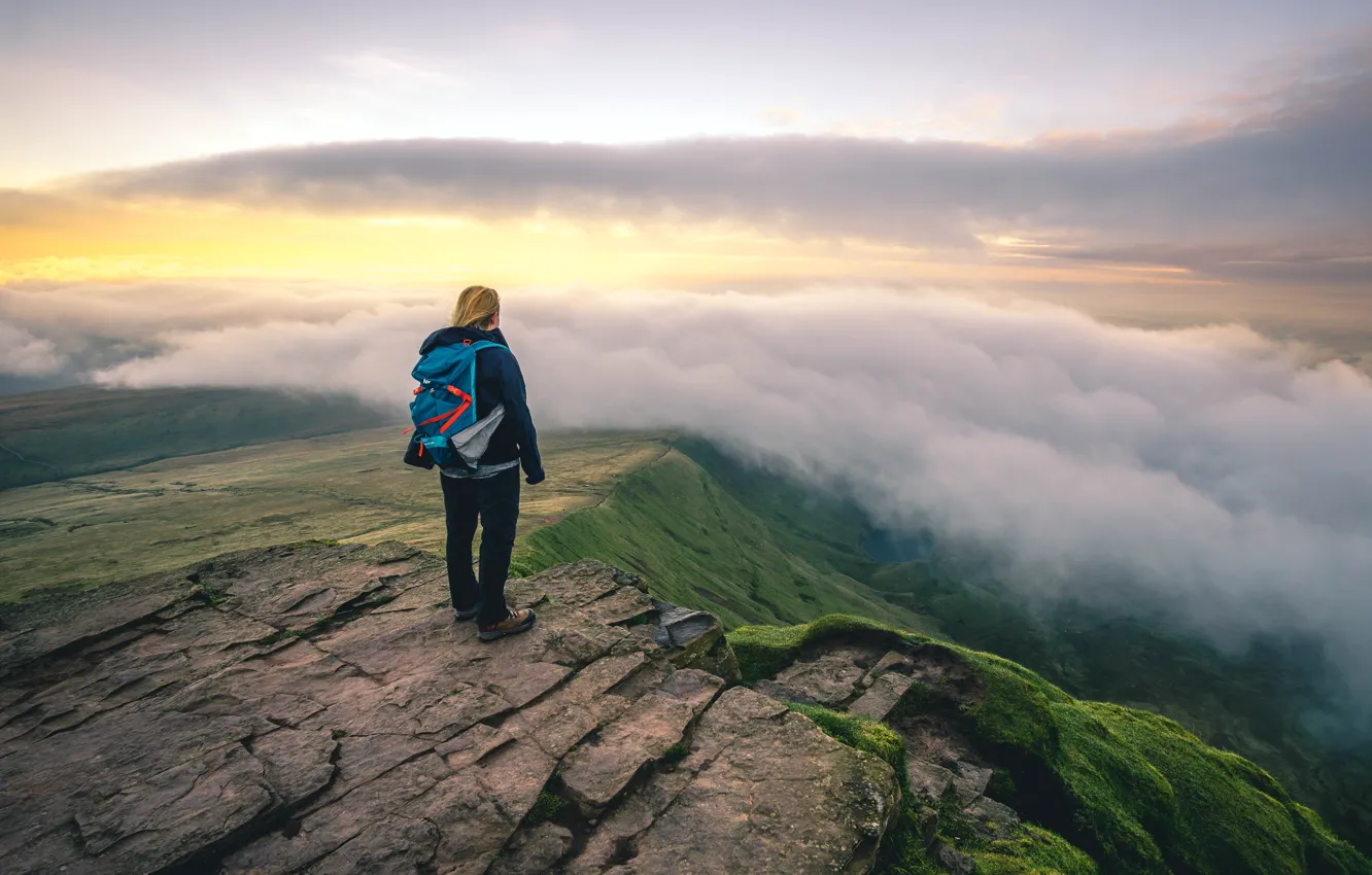 Фото обои green, girl, clouds, rocks, morning, dawn, sunlight, adventure