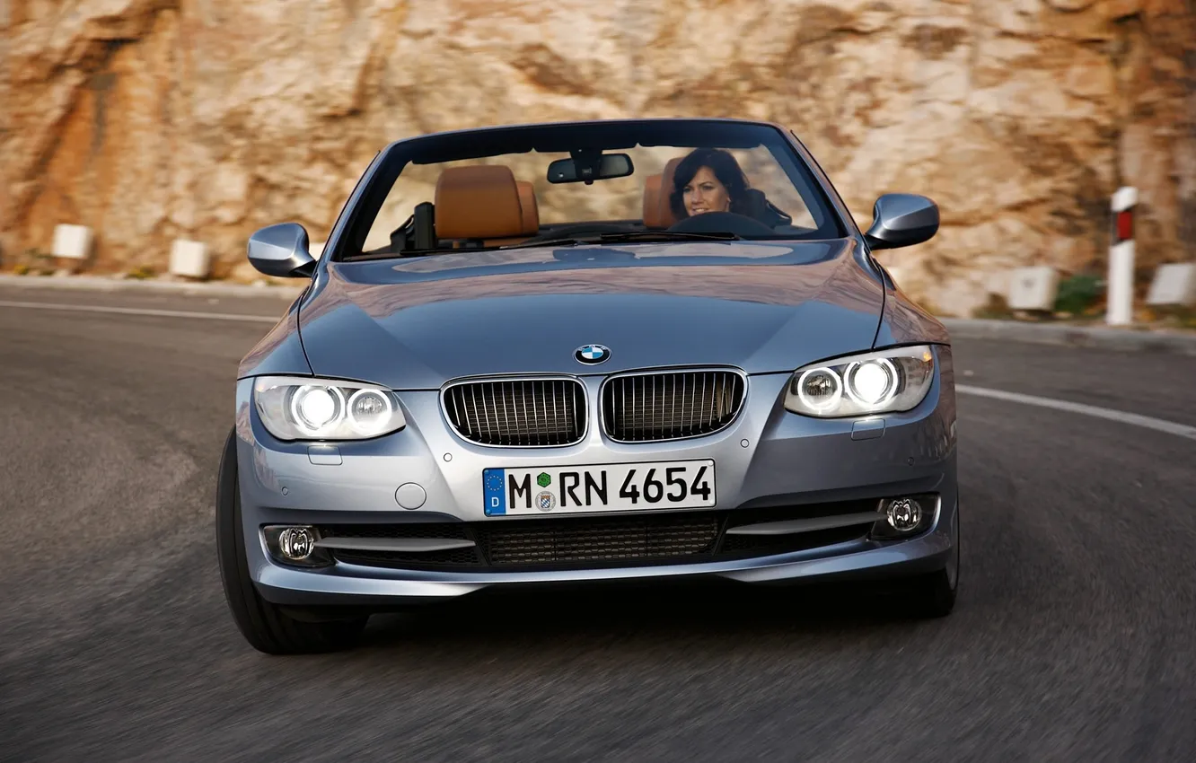 Фото обои Девушка, BMW, Машина, Кабриолет, Серый, Водитель, Передок, В движении