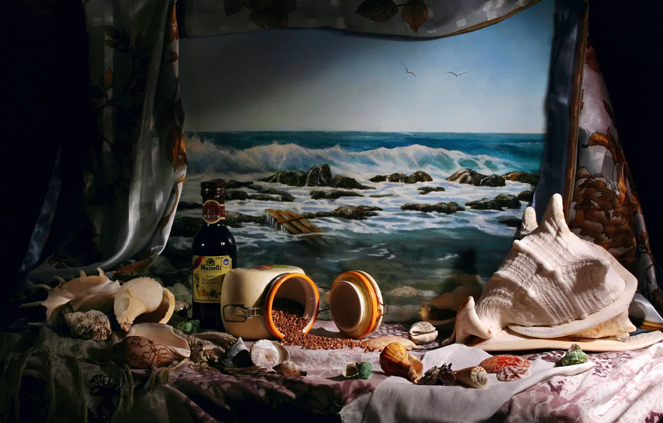Фото обои море, волны, стиль, темный фон, стол, вино, бутылка, чайки