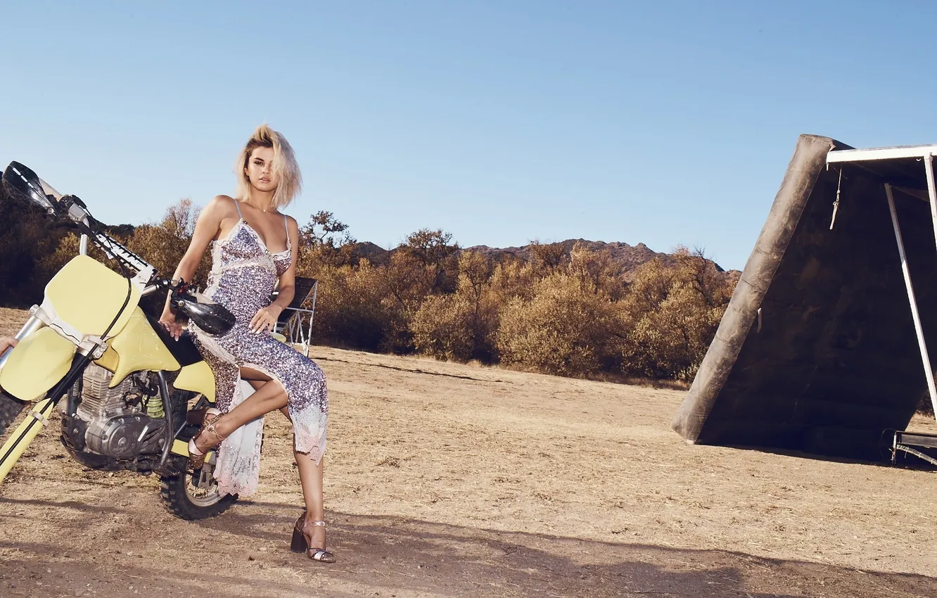 Фото обои dress, bike, singer, Selena Gomez