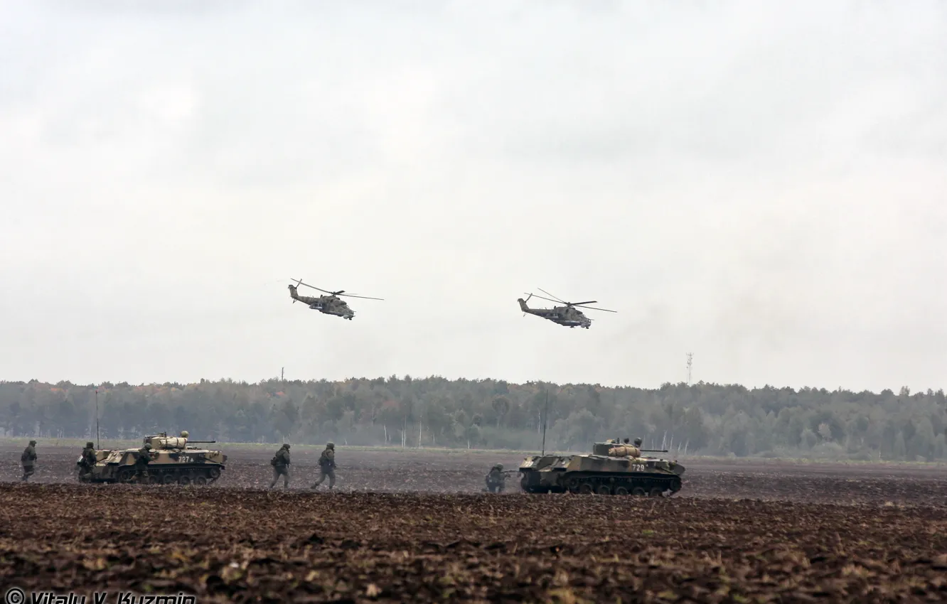 Фото обои солдаты, Оружие, полигон, учения, ВДВ, МИ-24, вертолёты, БМД-2