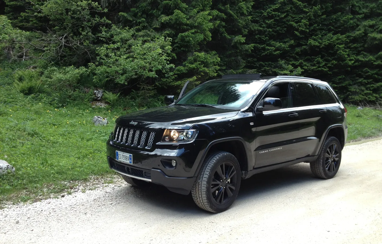 Фото обои дорога, внедорожник, Италия, Grand, автомобиль, обочина, Jeep, Cherokee