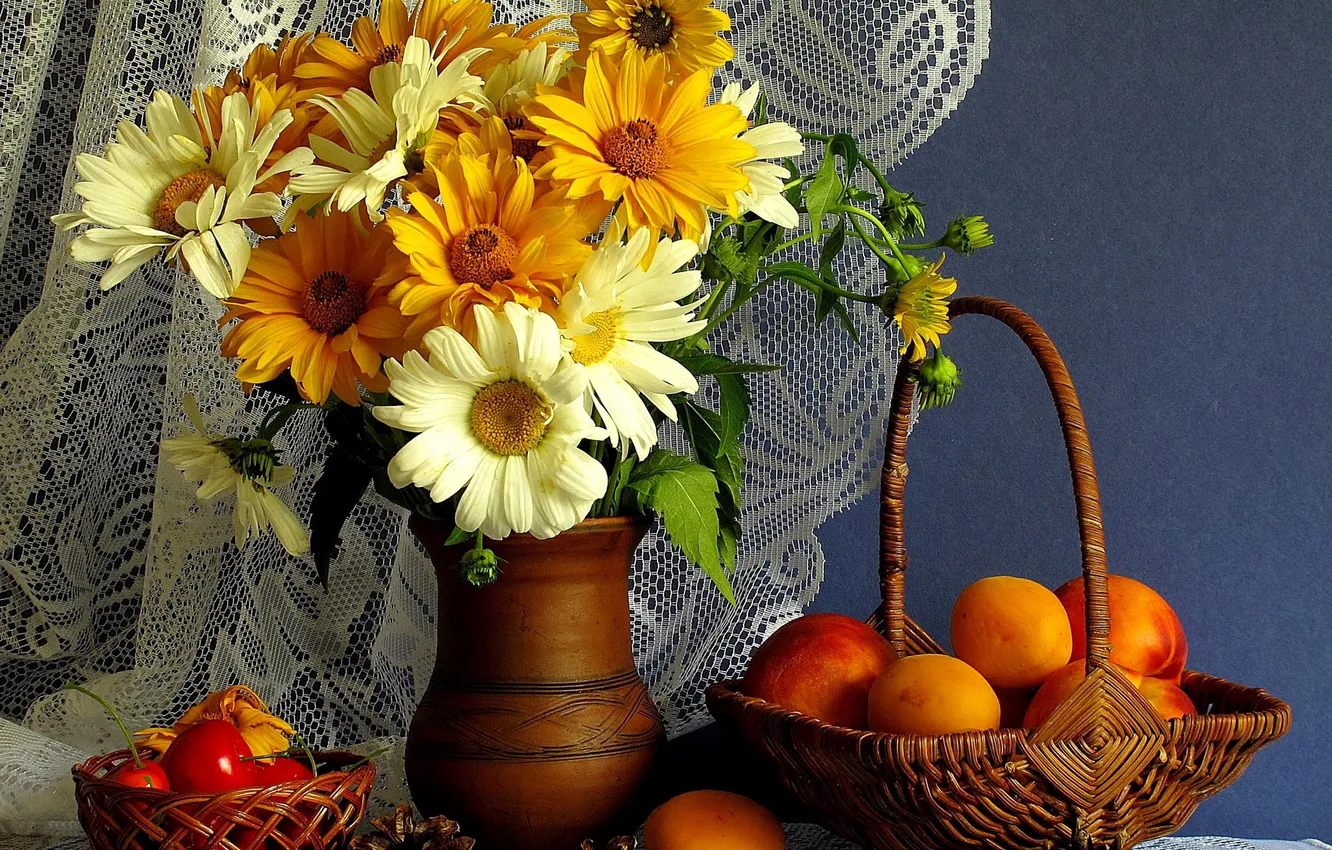 Фото обои цветы, корзина, кувшин, натюрморт, шишка, абрикос, герберы, нектарин