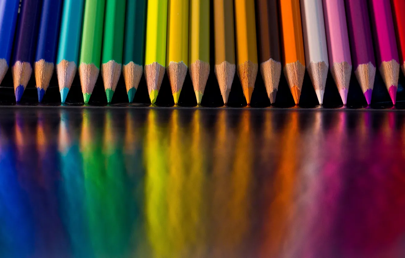 Фото обои цвета, макро, отражение, стол, яркие, цветные, радуга, карандаши