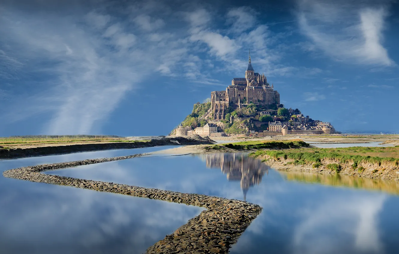 Фото обои дорога, озеро, замок, Крепость Мон-Сен-Мишель (Франция)