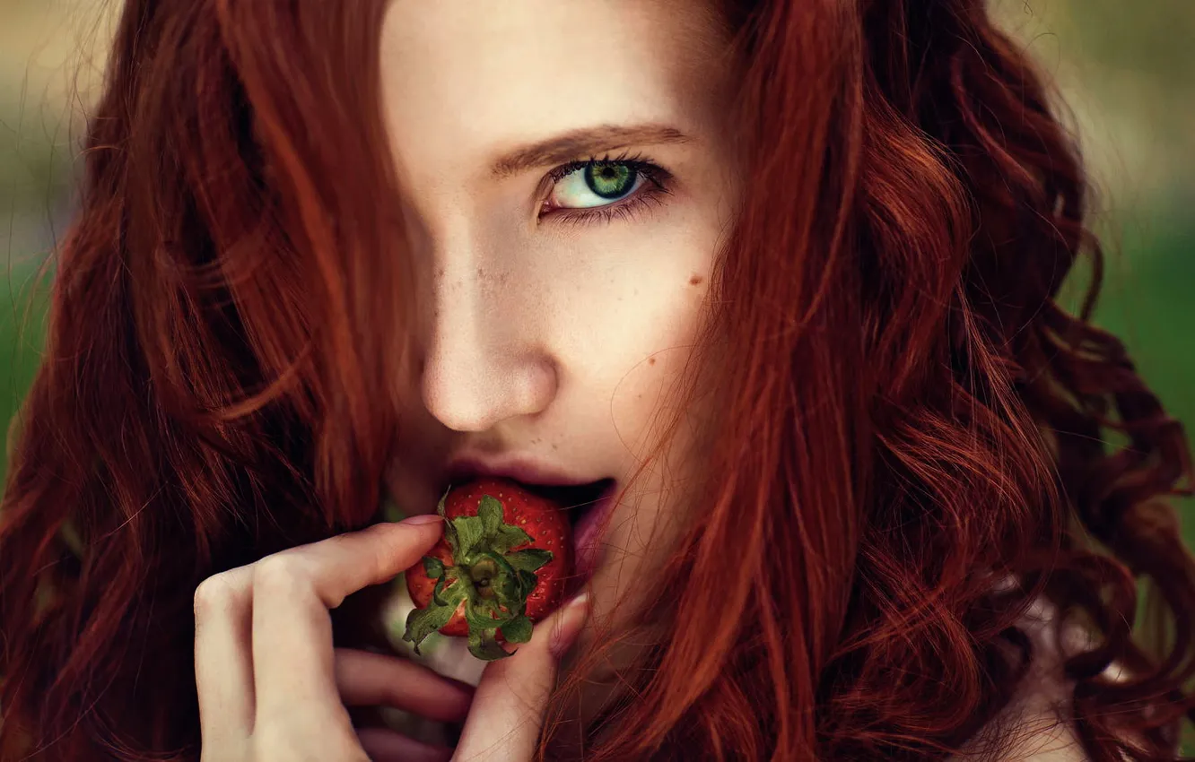 Фото обои клубничка, губки, Strawberry, ягодка, Roman Filippov