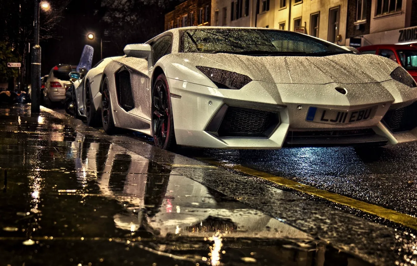 Фото обои Street, White Aventador, Lamborghini Aventador under rain at night, Aventador in Street, Two Lamborghini, Aventaror, …