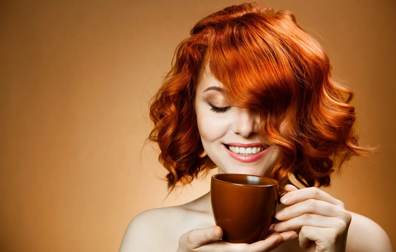 Фото обои девушка, улыбка, кофе, утро, рыжая