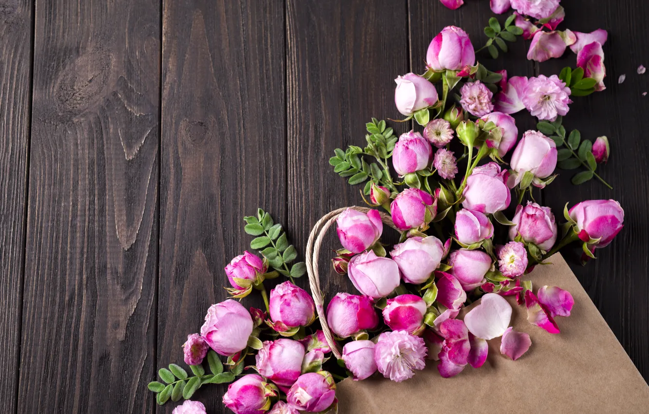 Фото обои цветы, розы, лепестки, розовые, white, wood, pink, flowers