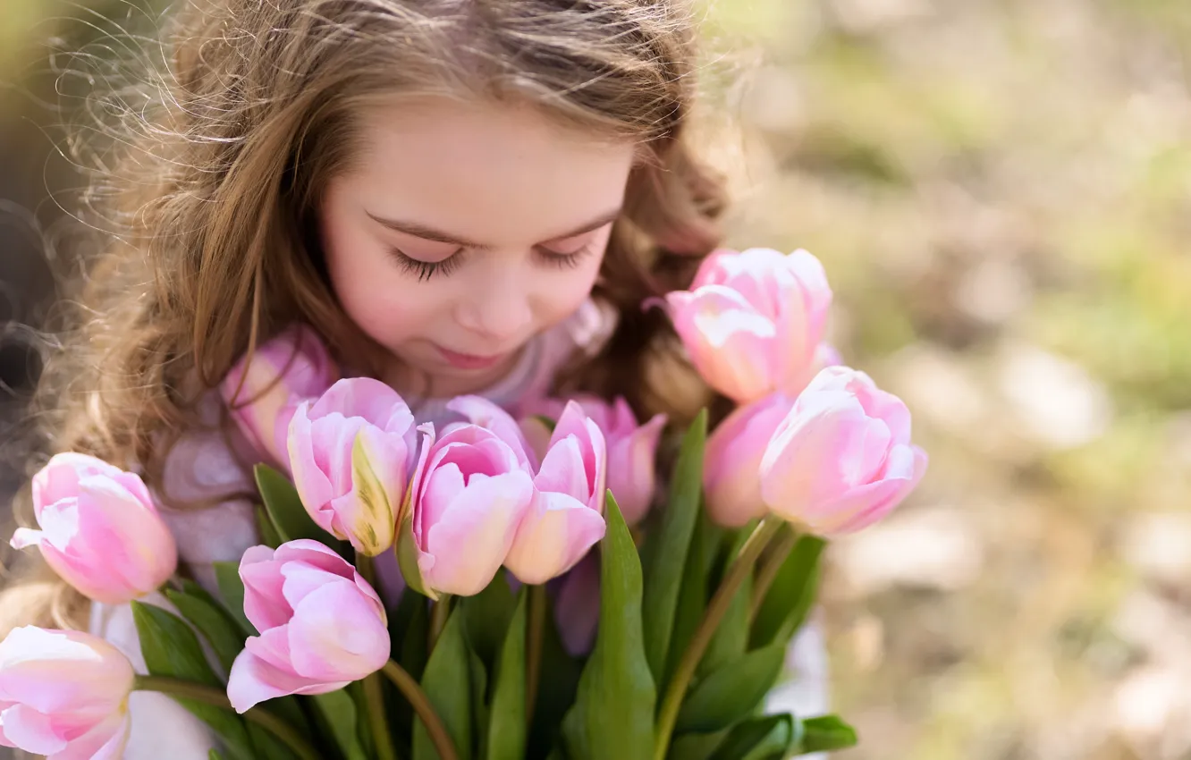 Фото обои волосы, весна, девочка, тюльпаны