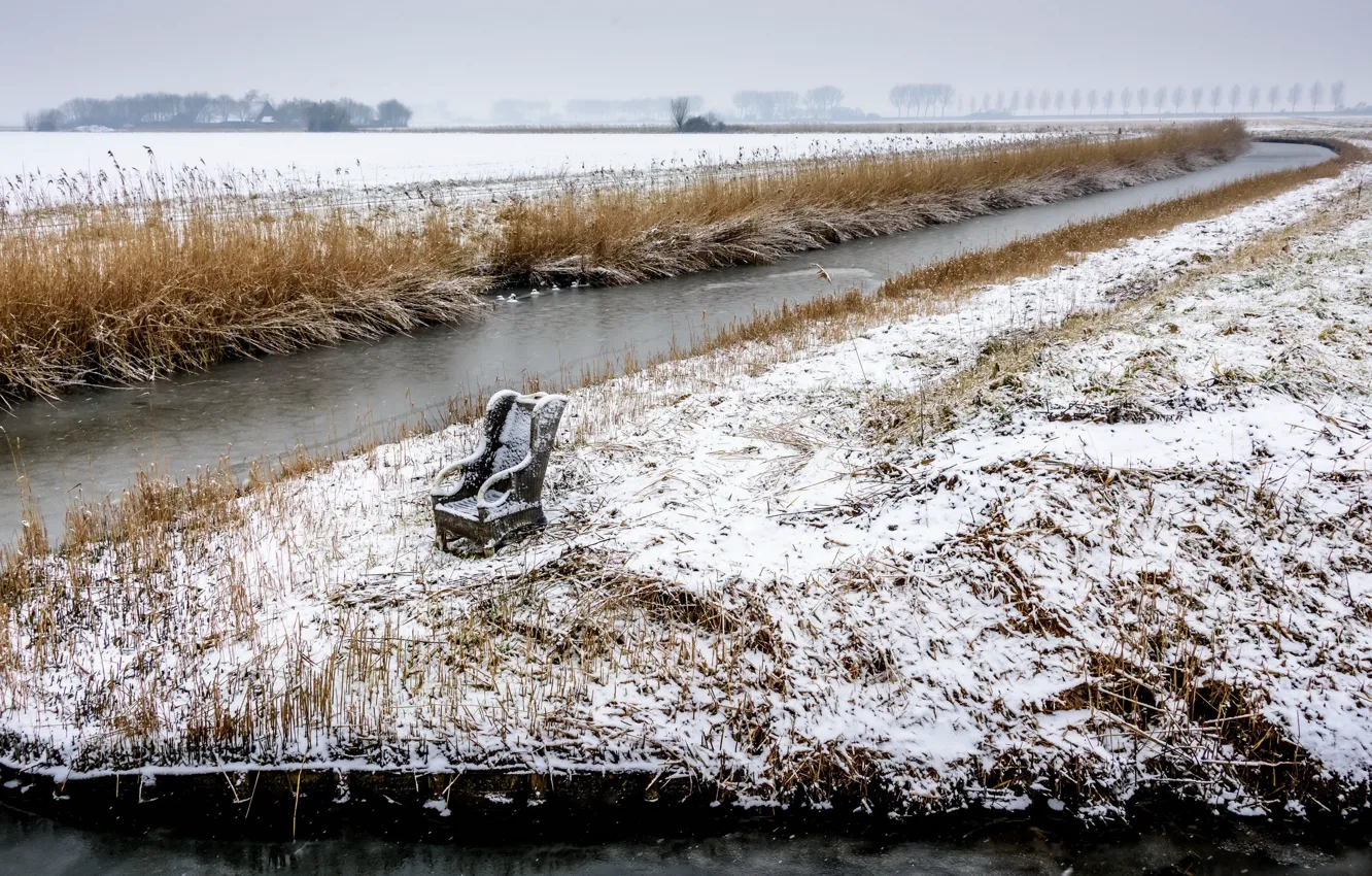 Фото обои зима, снег, река, кресло