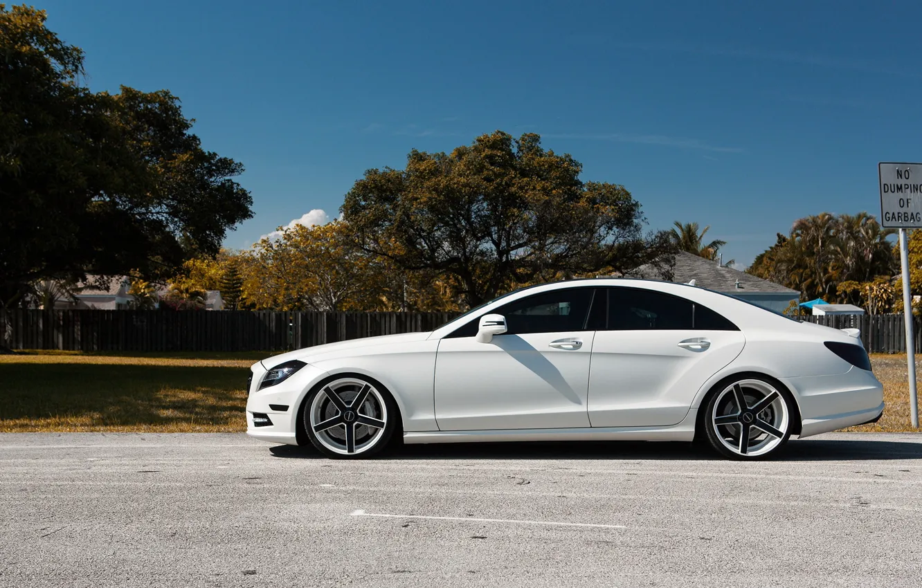 Фото обои Mercedes, вид сбоку, White, Matte, Tuning, CLS 550