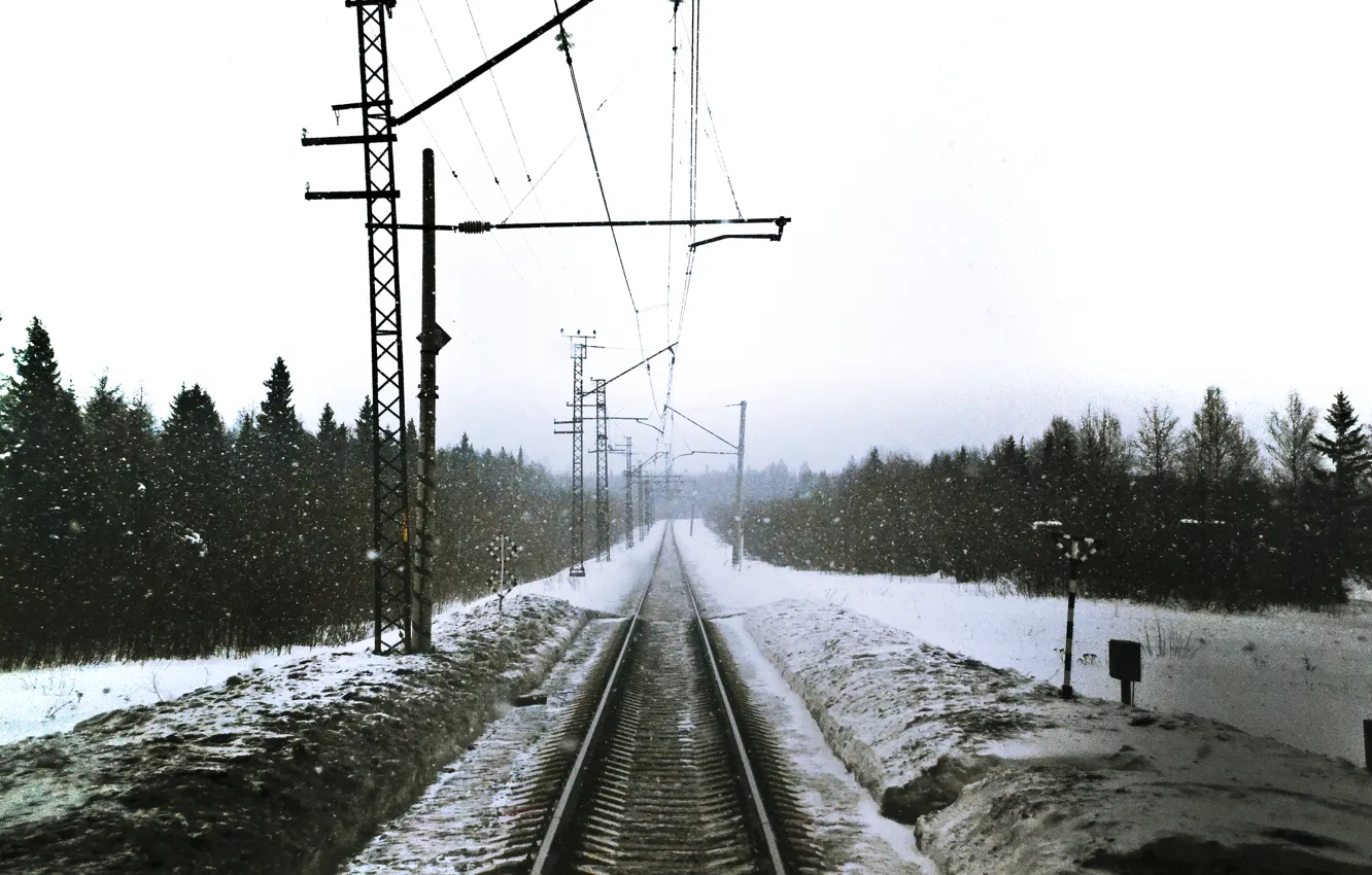 Фото обои зима, дорога, снег, поезд, электричка, железная дорога, вдаль