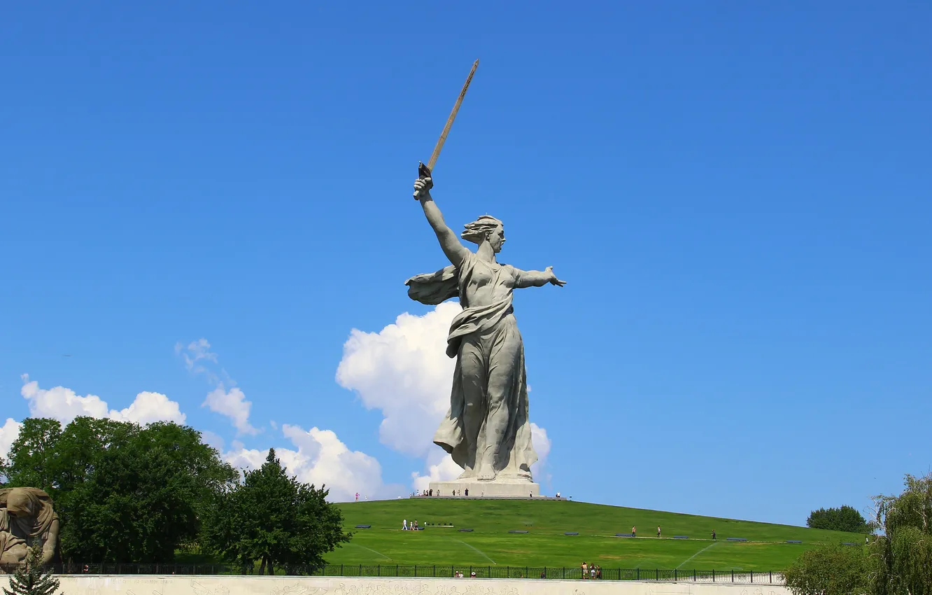 Фото обои Скульптура, Спереди, Память, Волгоград, Volgograd, Мамаев курган, Mamayev Kurgan, Родина-мать зовет