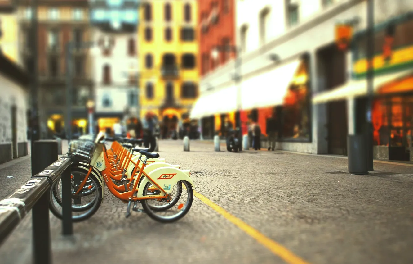 Фото обои велосипед, город, улица, blur, tilt-shift, размытый фон, стоянка велосипедов