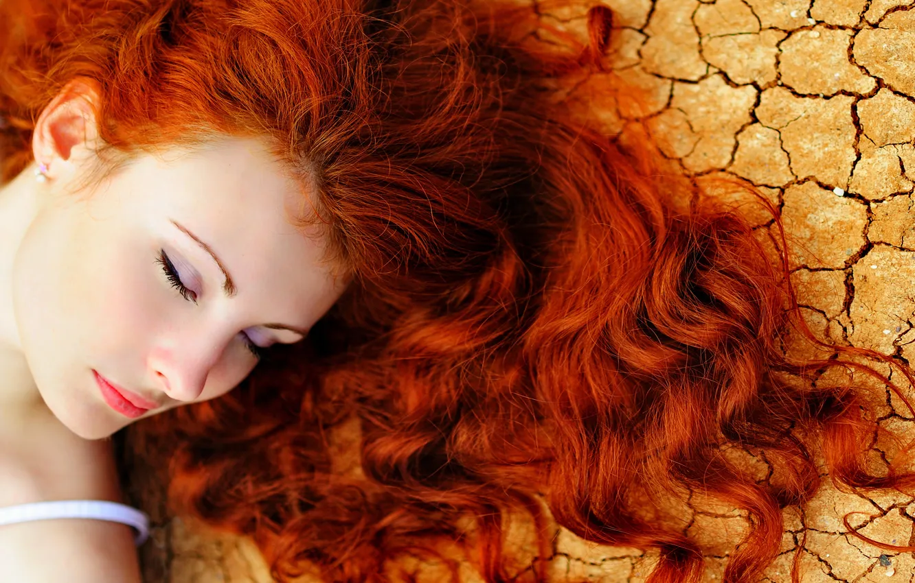 Фото обои взгляд, девушка, лицо, рыжие волосы, кудри, локоны