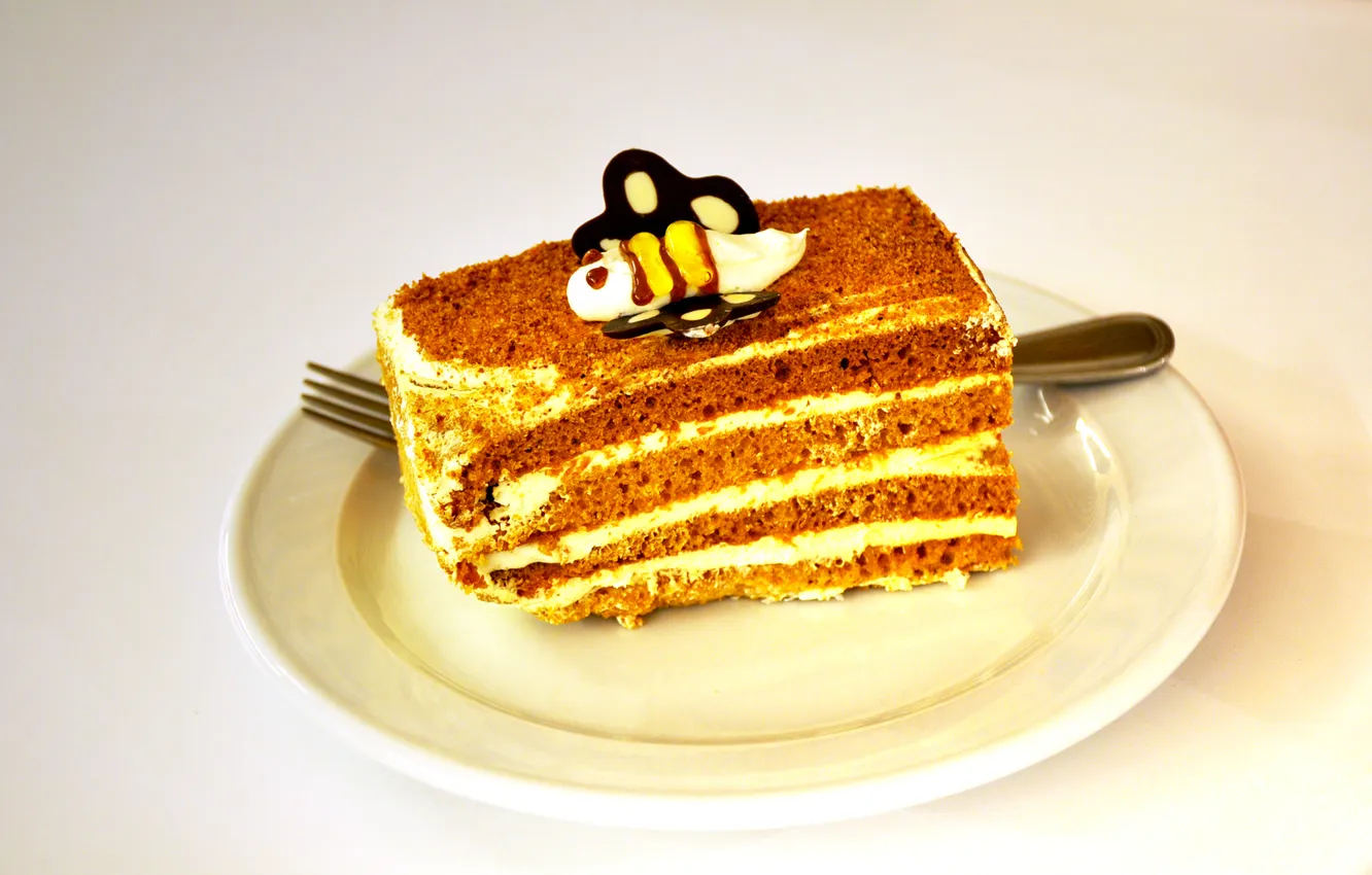 Фото обои тарелка, пирожное, пчёлка, тортик