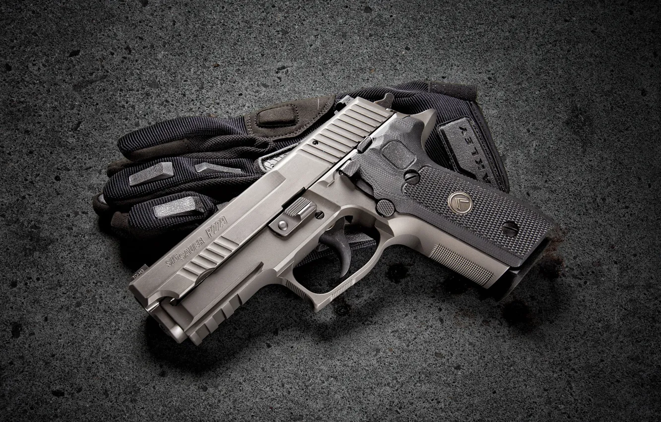 Фото обои пистолет, фон, перчатка, Sig Sauer P229 Legion