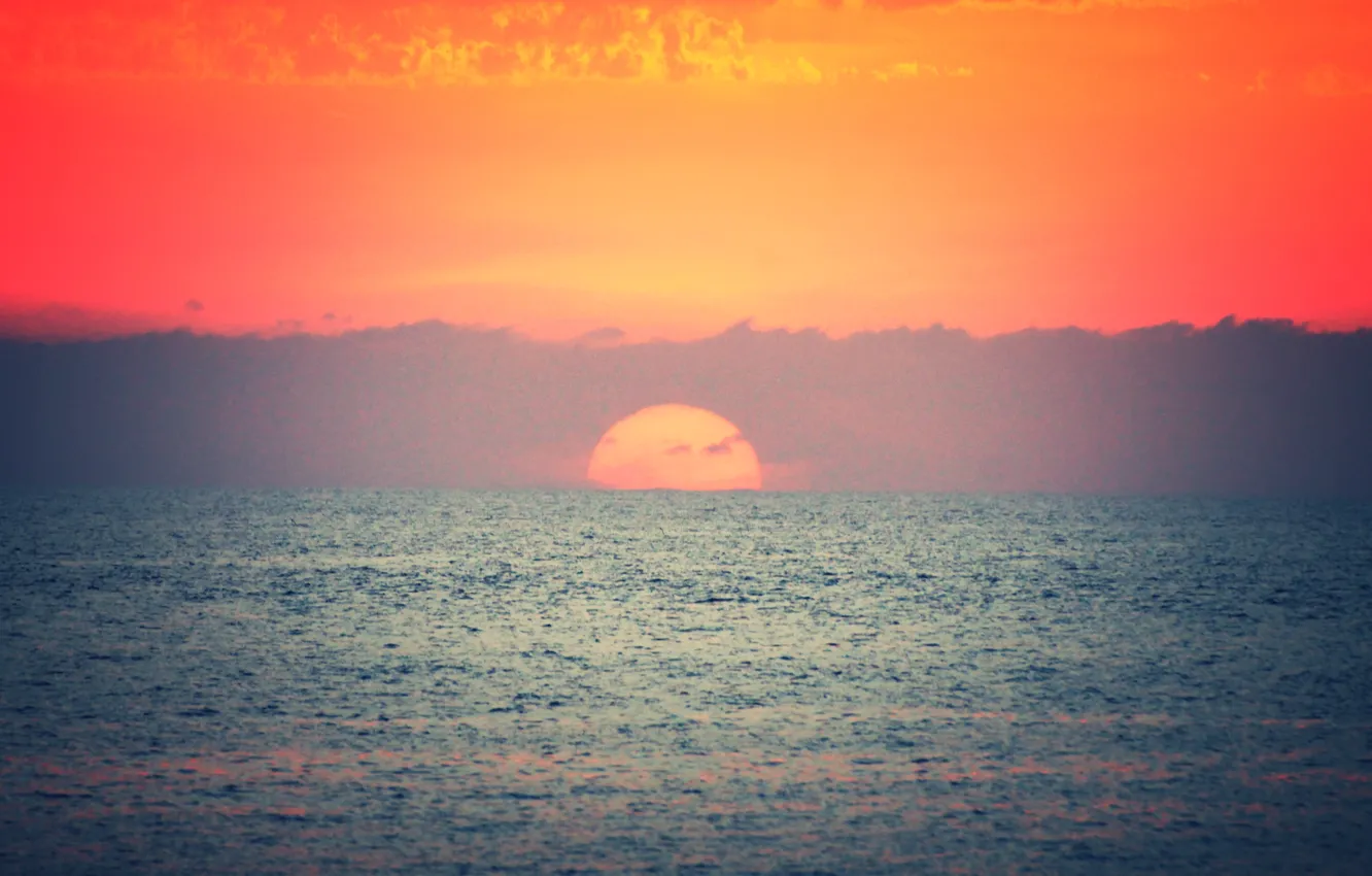 Фото обои море, закат, оранжевое небо, горизонт облака