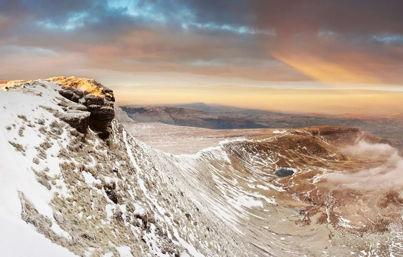 Фото обои зима, снег, горы, Уэльс, Brecon Beacons National Park, Pen y Fan