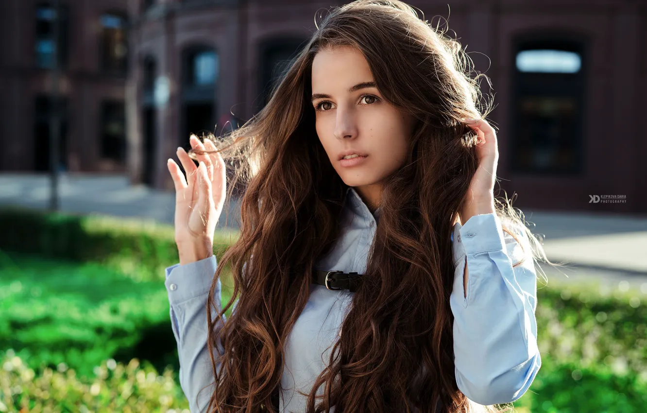 Фото обои девушка, лицо, портрет, руки, длинные волосы, Дарья Клепикова, Надежда Звёздочкина