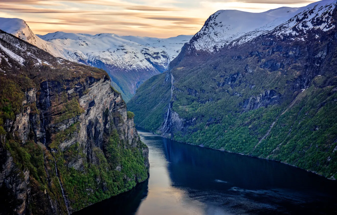 Фото обои снег, деревья, горы, скалы, Норвегия, фьорд, Geirangerfjorden