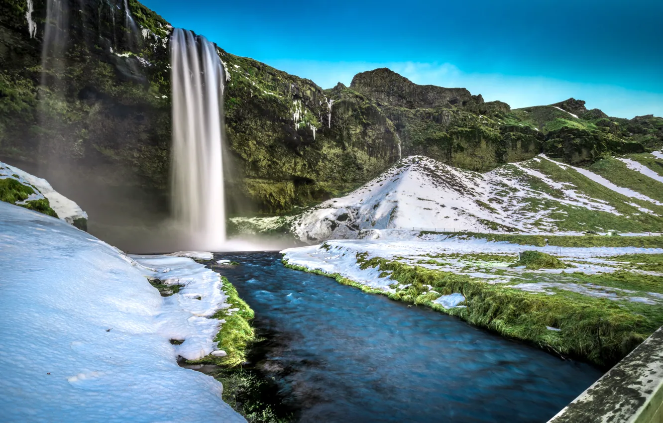 Фото обои трава, снег, мост, скалы, водопад, Исландия, Seljalandsfoss Waterfall