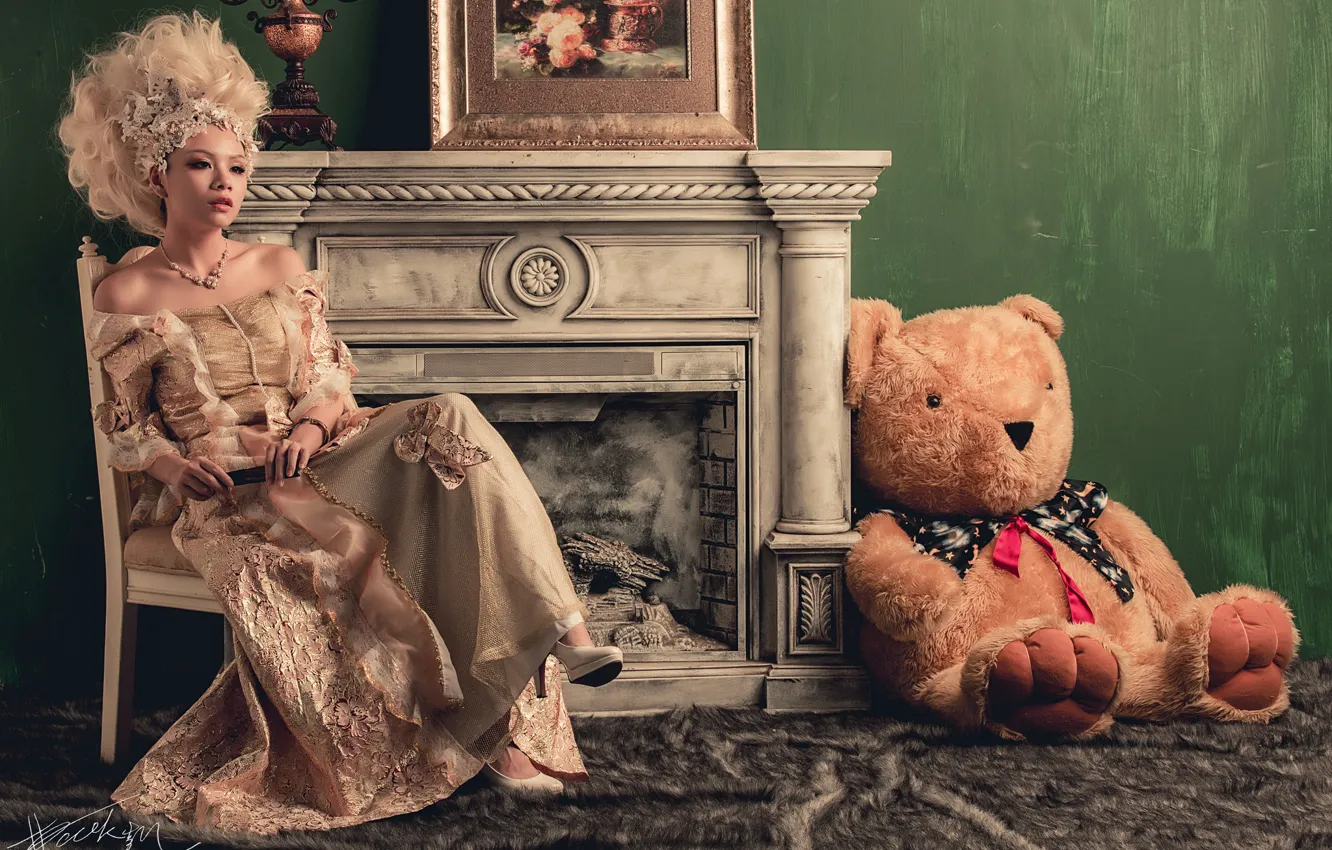 Фото обои девушка, стиль, комната, платье, медвежонок, камин, восточная