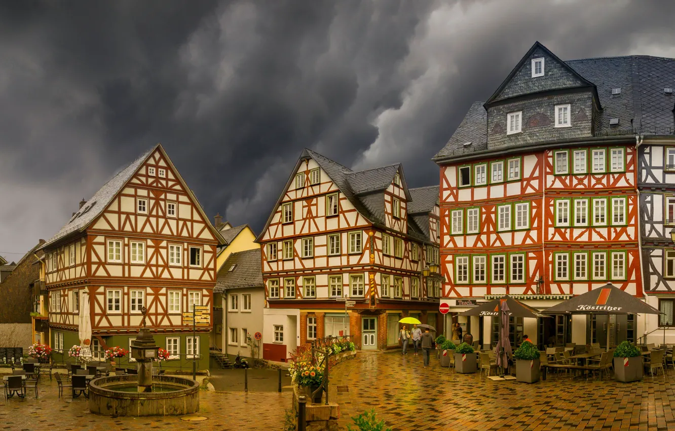 Фото обои дождь, пасмурно, здания, дома, Германия, площадь, фонтан, Germany