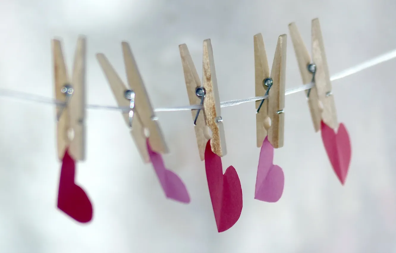 Фото обои hearts, paper, clothespin, Love on the Line