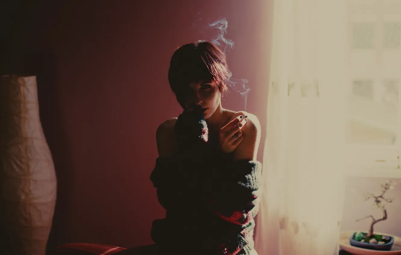 Фото обои девушка, дым, сигарета
