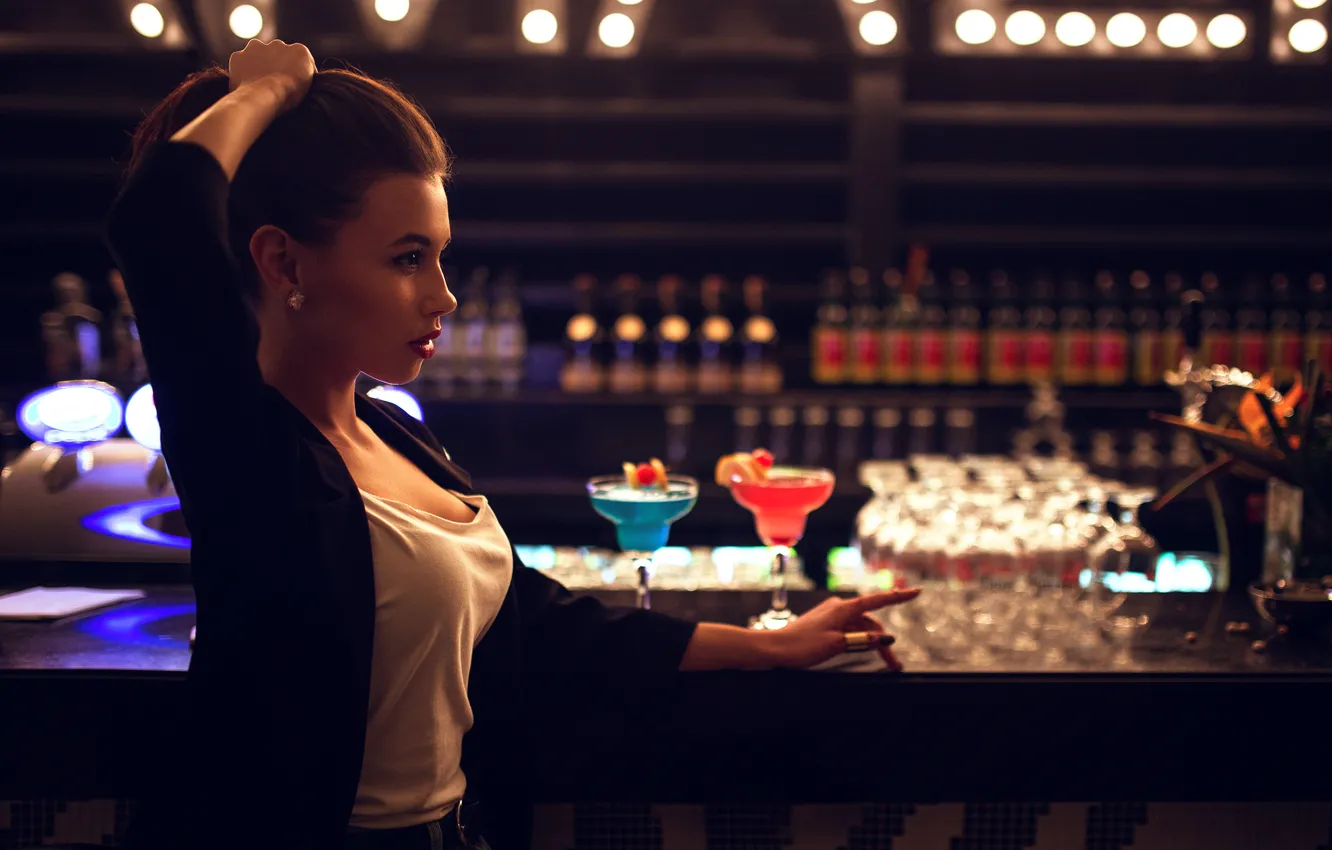 Фото обои девушка, напитки, стойка, Ivan Gorokhov, BAR, в баре