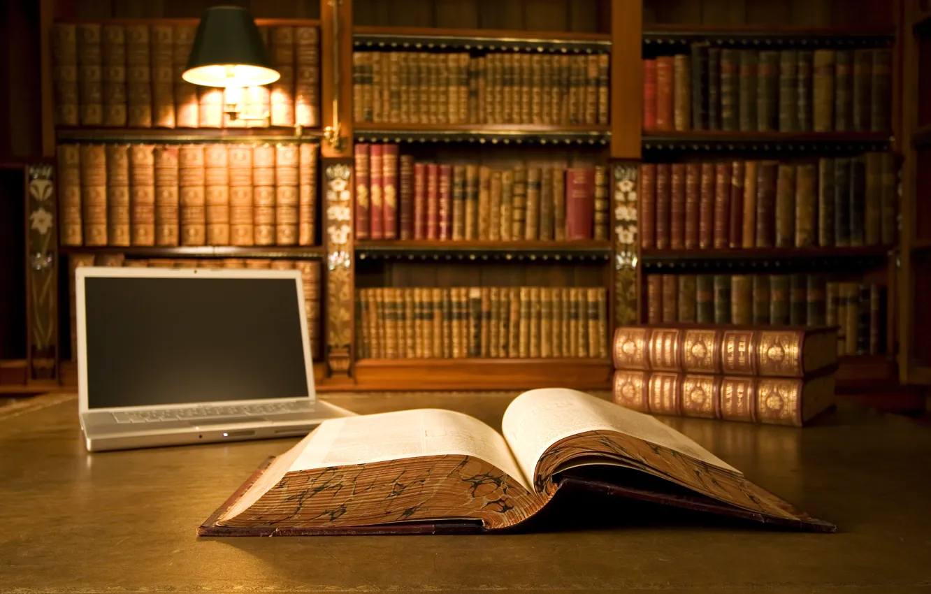 Фото обои книги, лампа, ноутбук, библиотека, страницы