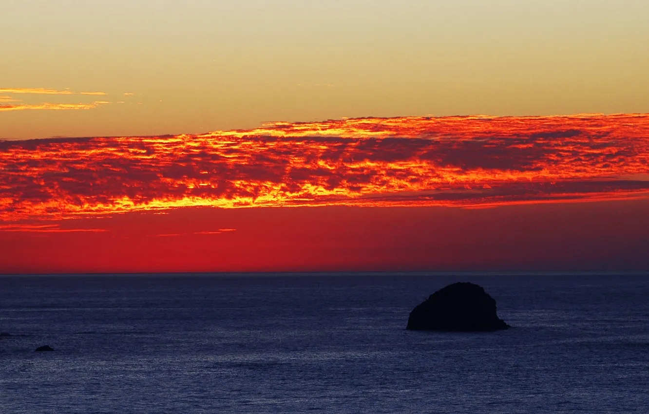 Фото обои море, закат, горизонт, островок, оранжевое небо