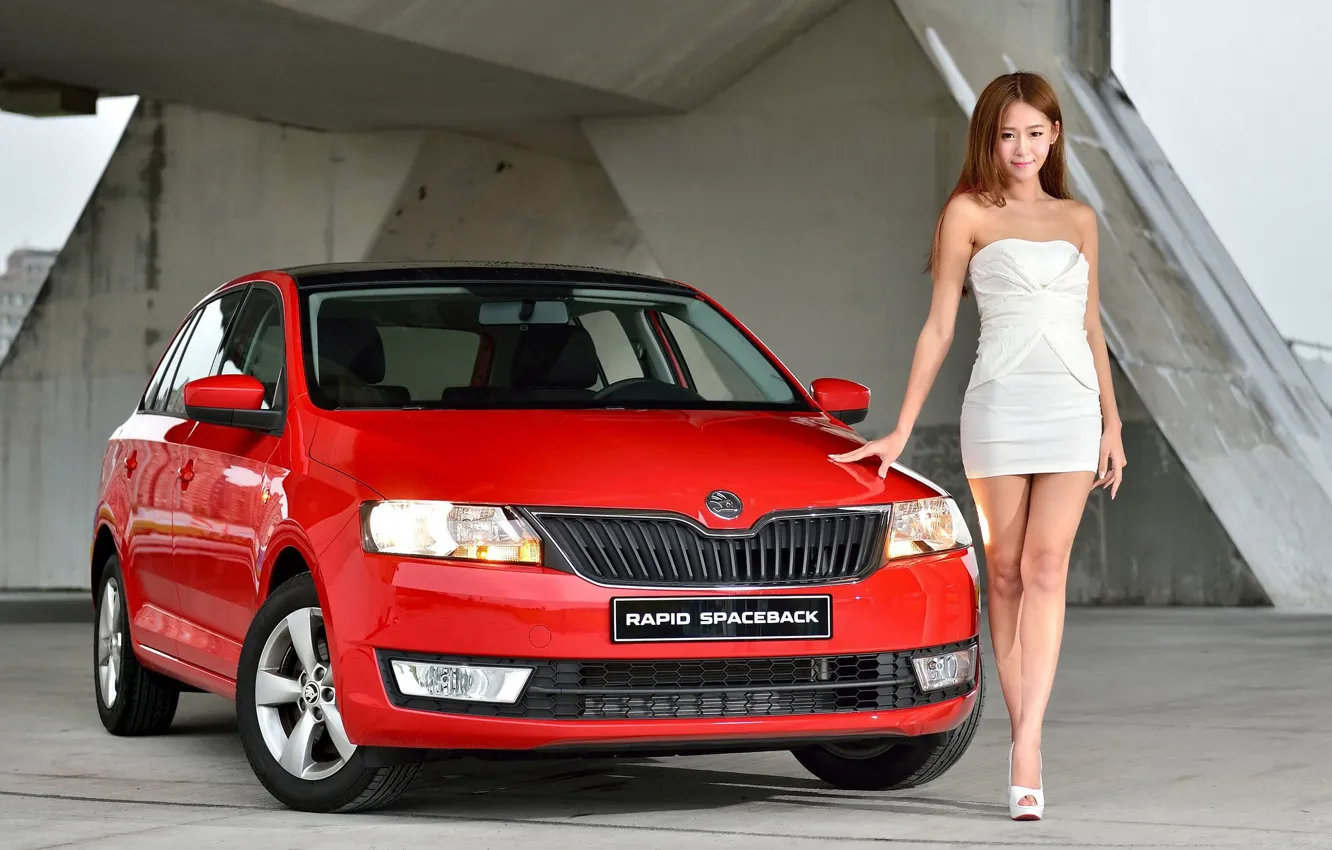 Фото обои взгляд, Девушки, азиатка, красивая девушка, Škoda, красный авто, позирует над машиной