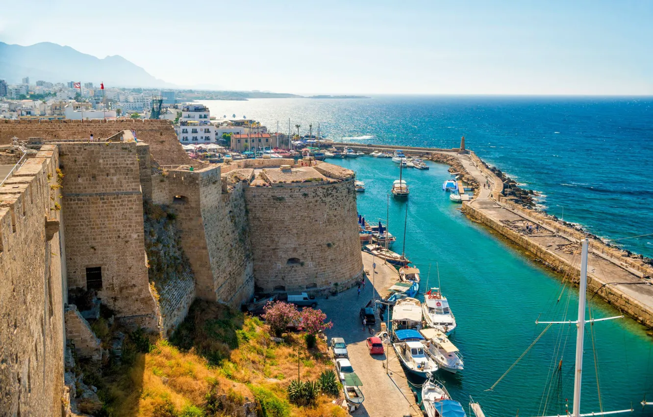 Фото обои море, лодки, Кипр, Киренийская крепость