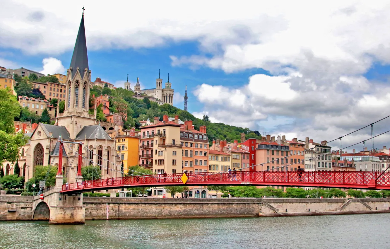 Фото обои мост, река, Франция, здания, холм, церковь, набережная, France