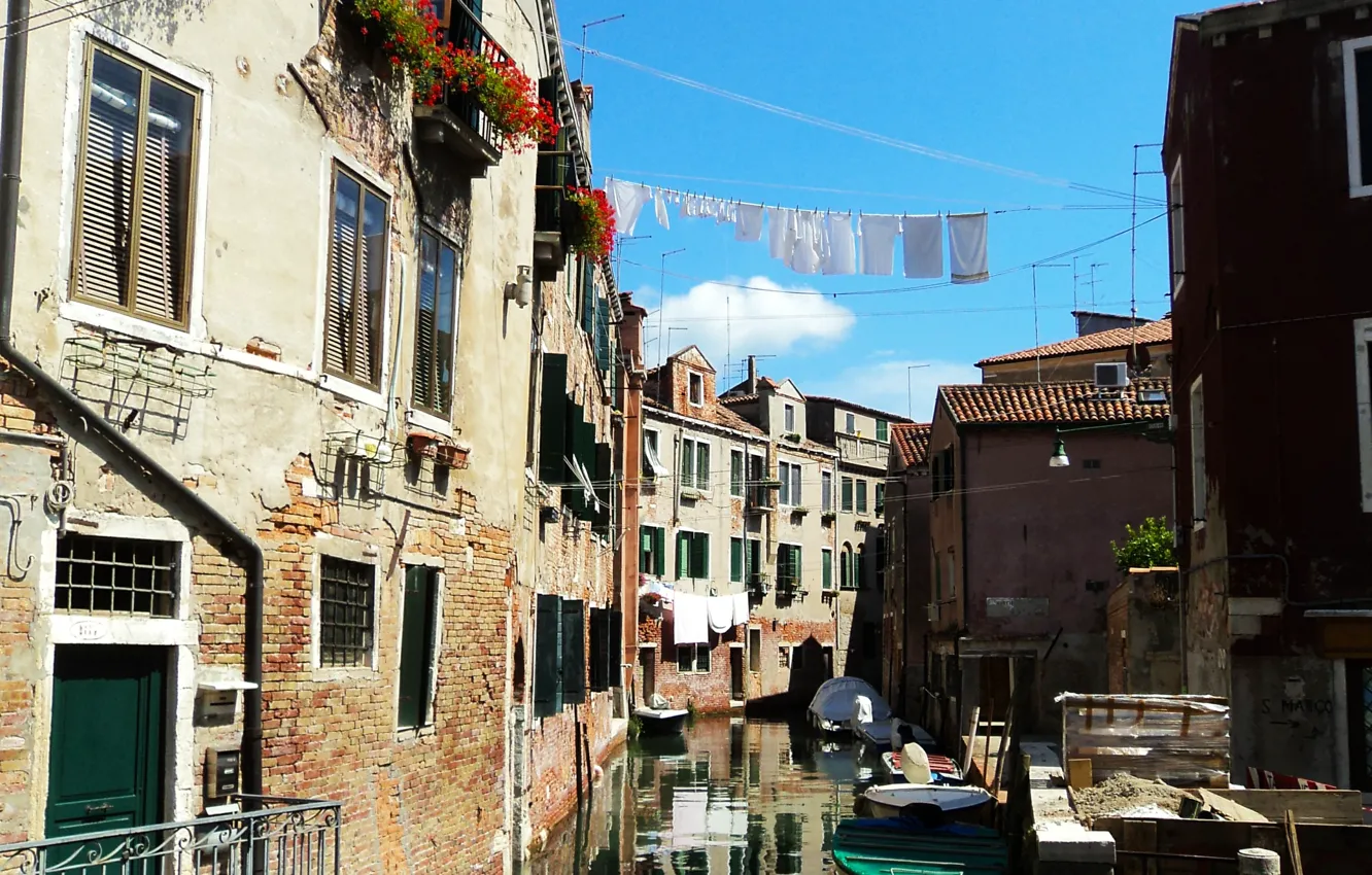 Фото обои улица, здания, лодки, Италия, Венеция, канал, бельё, Italy