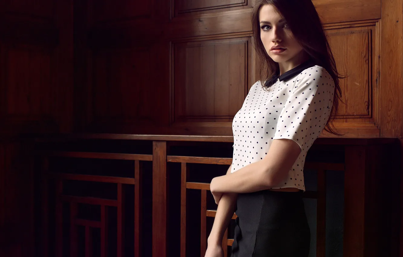 Фото обои взгляд, модель, юбка, портрет, макияж, фигура, прическа, блузка