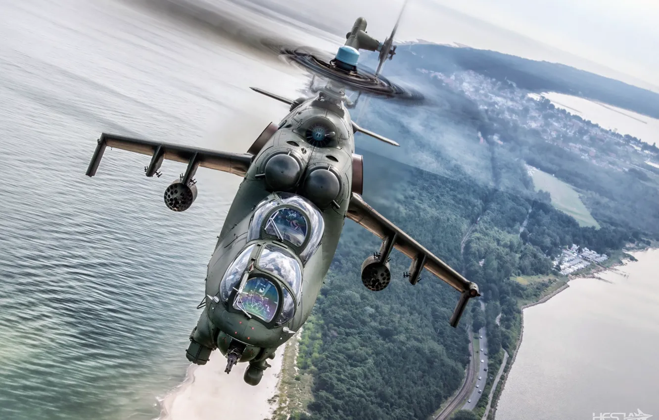 Фото обои Море, Коса, Ми-24, Ударный вертолёт, Кокпит, ВВС Польши, HESJA Air-Art Photography