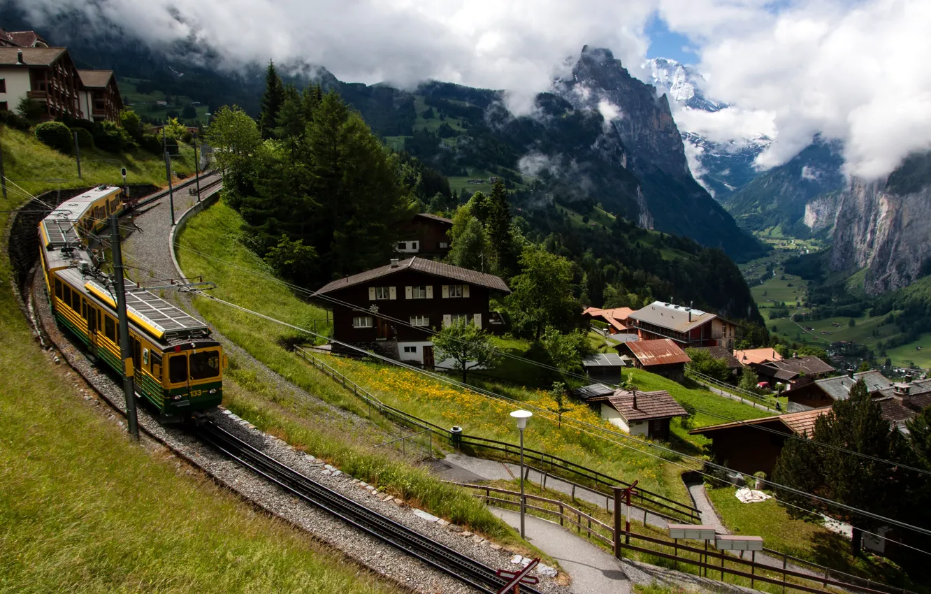 Фото обои облака, деревья, горы, поезд, дома, Швейцария, долина, склон