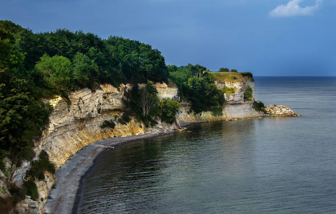 Фото обои море, деревья, камни, скалы, побережье, Дания, горизонт, Hojerup