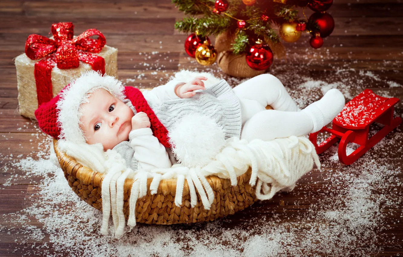 Фото обои корзина, шапка, игрушки, ребенок, малыш, Рождество, подарки, Christmas