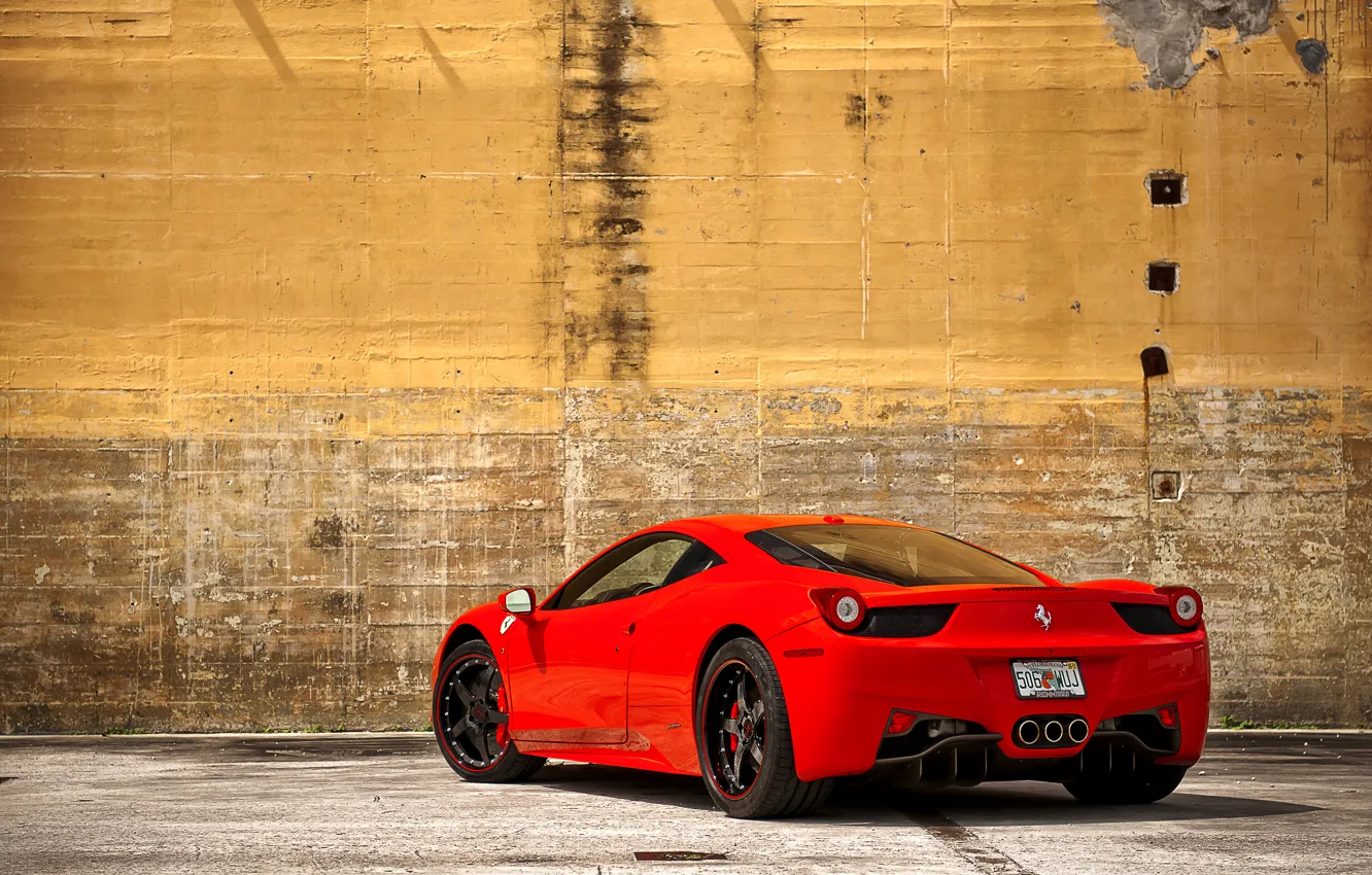 Фото обои красный, стена, зеркало, red, wall, ferrari, феррари, жёлтая