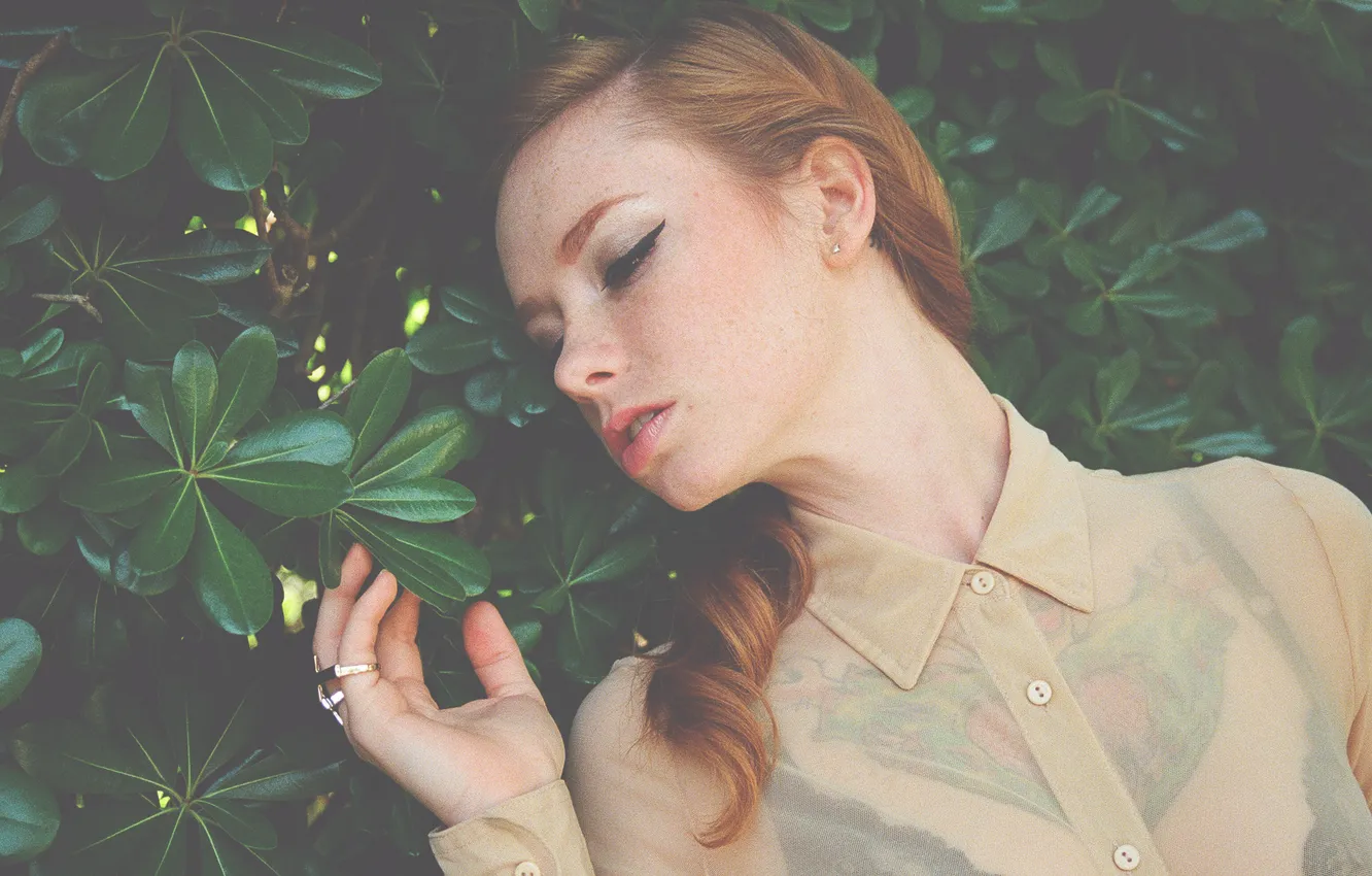 Фото обои girl, woman, leaves, model, tattoo, redhead, leaf, Hattie Watson