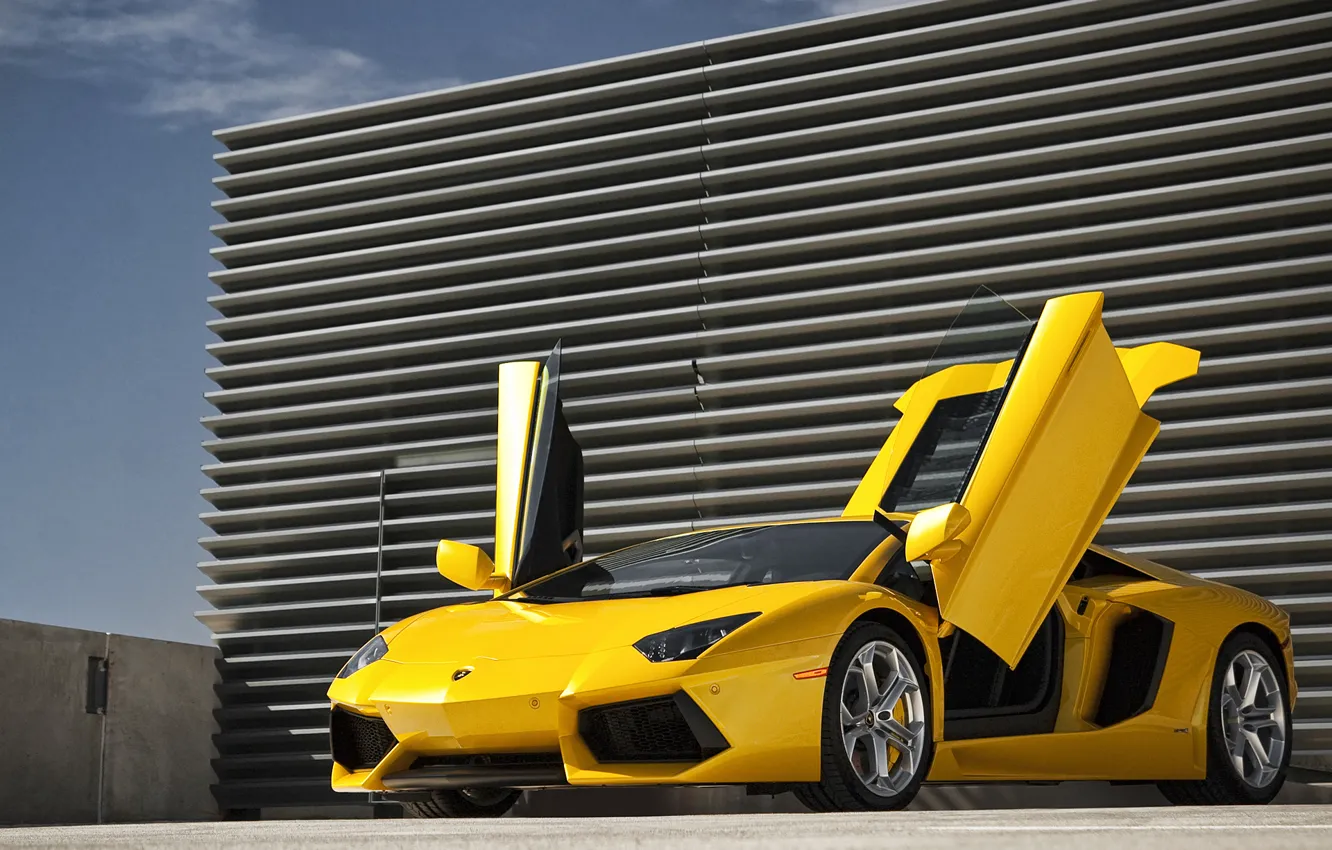 Фото обои небо, желтый, Lamborghini, суперкар, supercar, sky, yellow, aventador