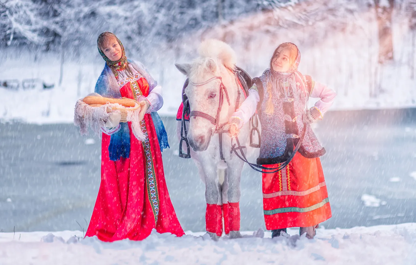 Фото обои зима, лес, белый, женщины, снег, природа, улыбка, конь