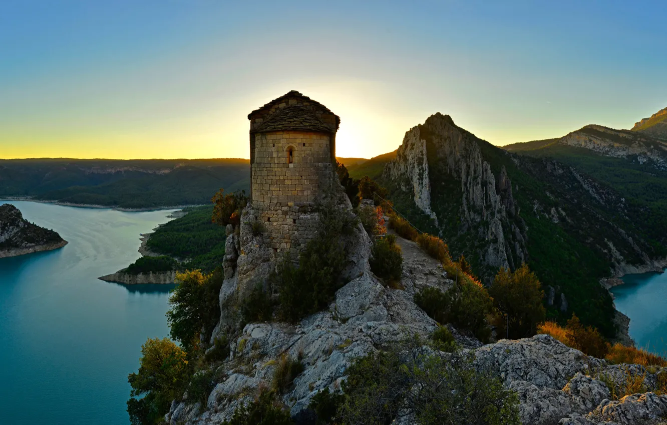 Фото обои закат, горы, камни, скалы, панорама, крепость, Испания, озёра