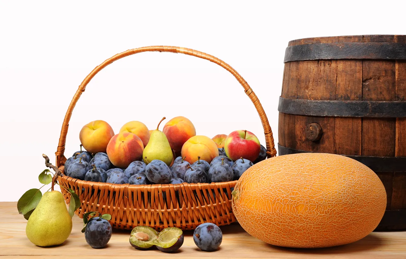 Фото обои корзина, яблоки, фрукты, персики, сливы, груши, дыня, бочонок