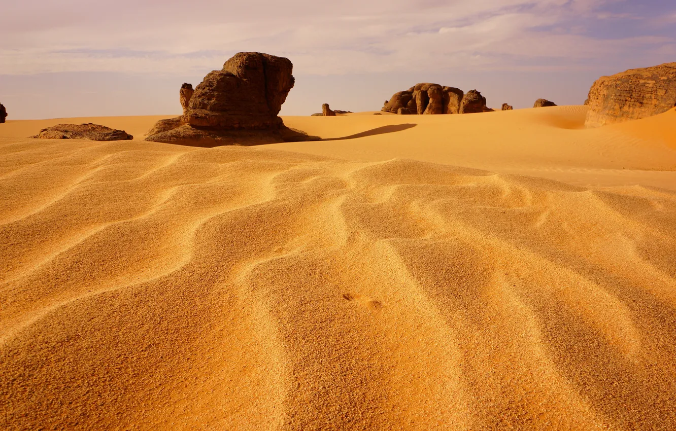Фото обои песок, небо, камни, пустыня, дюны, сахара, алжир